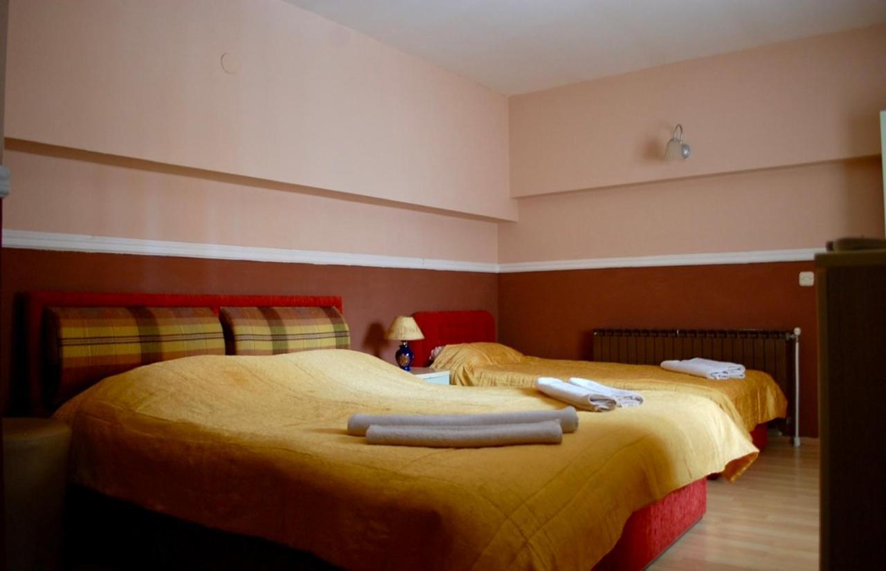 Uni Palas Kavadarci Exterior foto